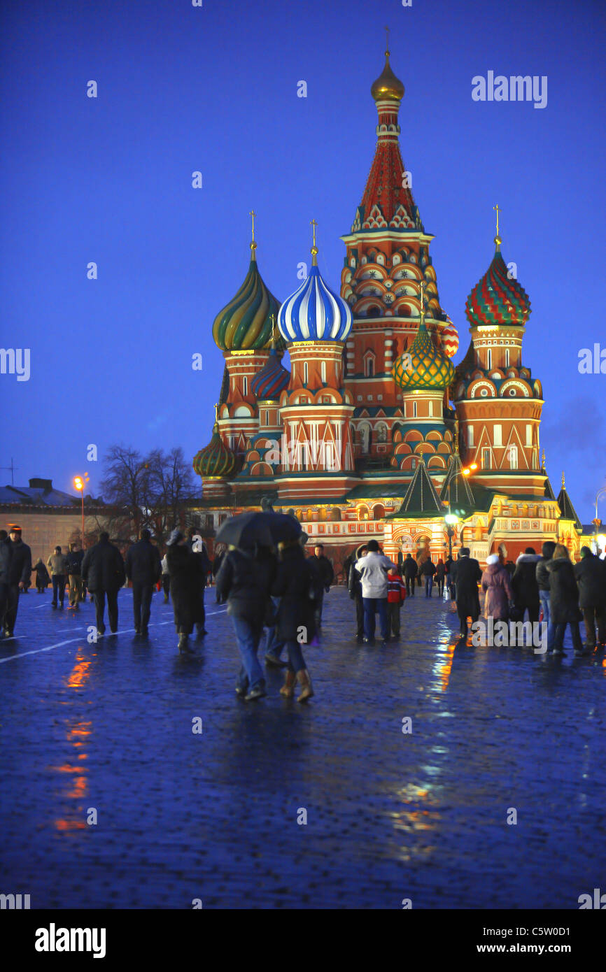 La Russia a Mosca, la Piazza Rossa, la Cattedrale di Basilio, Turisti Foto Stock