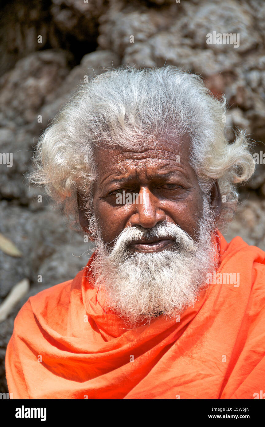 Ritratto dai capelli bianchi sadhu Sri Ramana Ashram Tiruvannamalai Tamil Nadu India del Sud Foto Stock