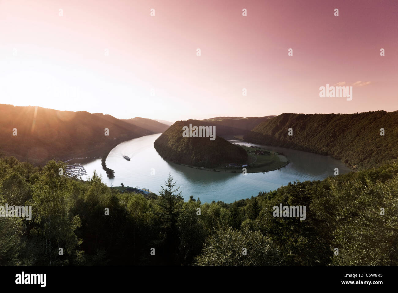 L'Austria, la vista del fiume Danubio al tramonto Foto Stock