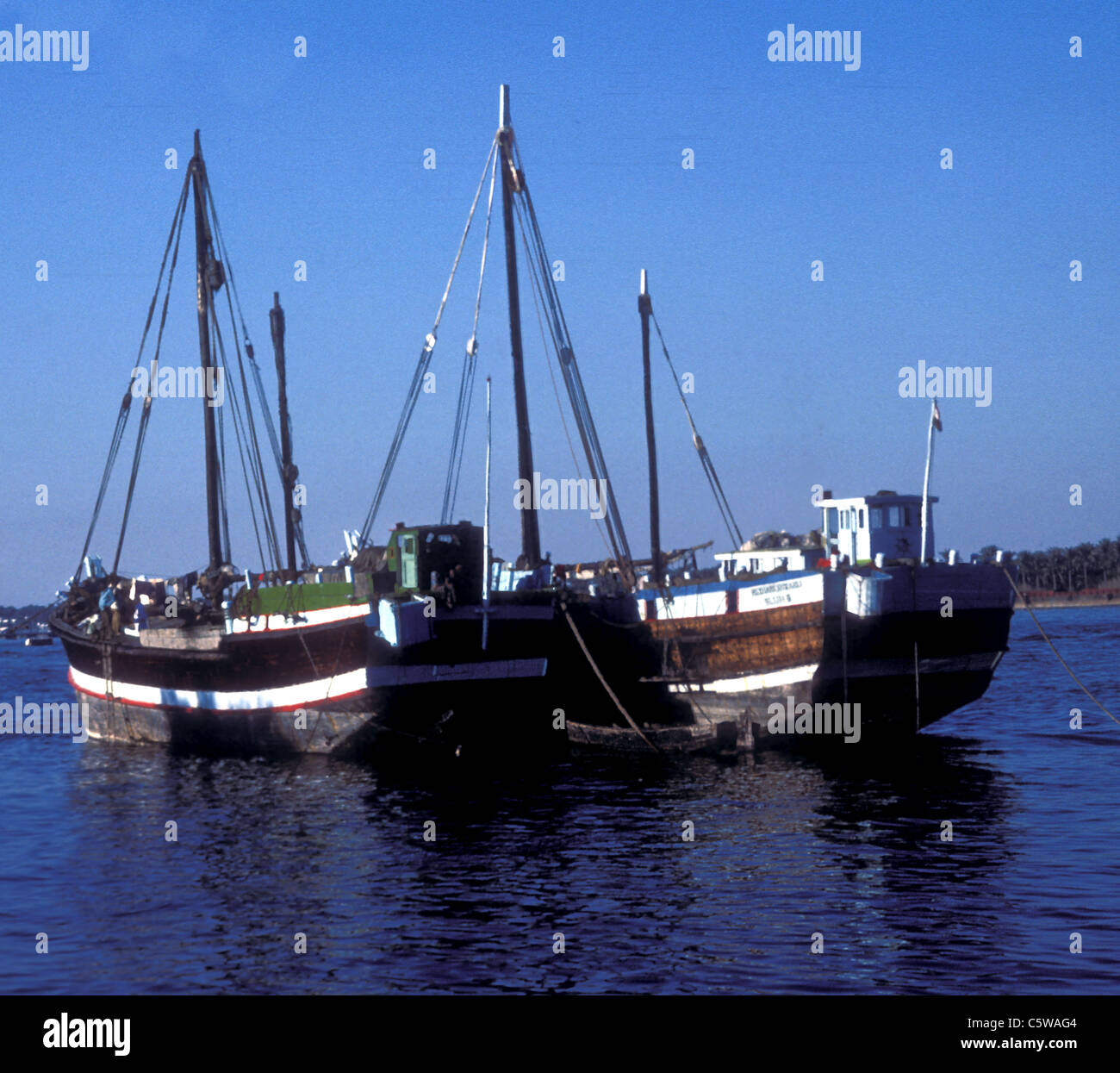 Due dhows ormeggiati sullo Shatt-al-Arab a Basra, Iraq, 1980 Foto Stock