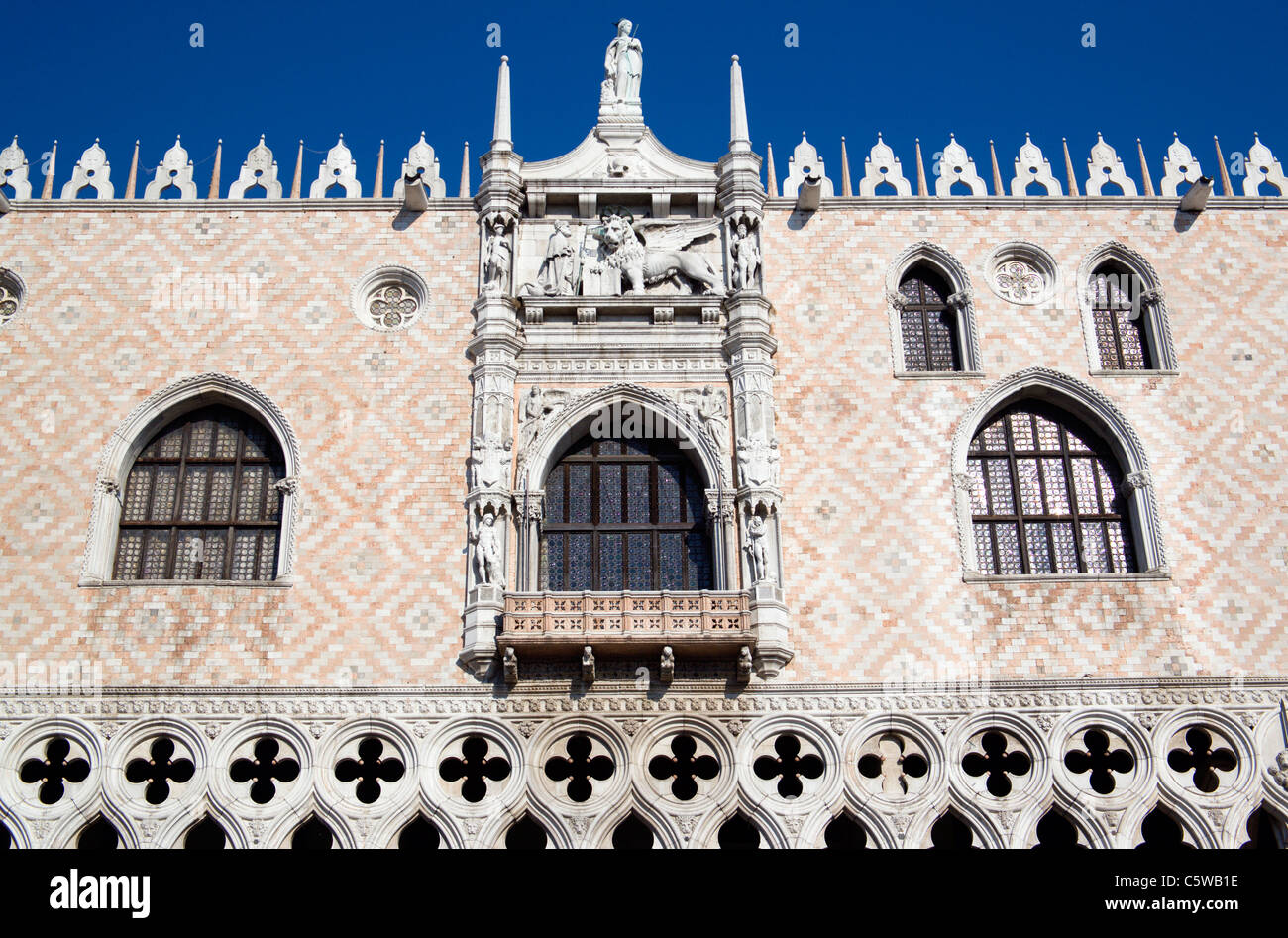 L'Italia, Venezia, Palazzo Ducale, facciata, Leone alato Foto Stock