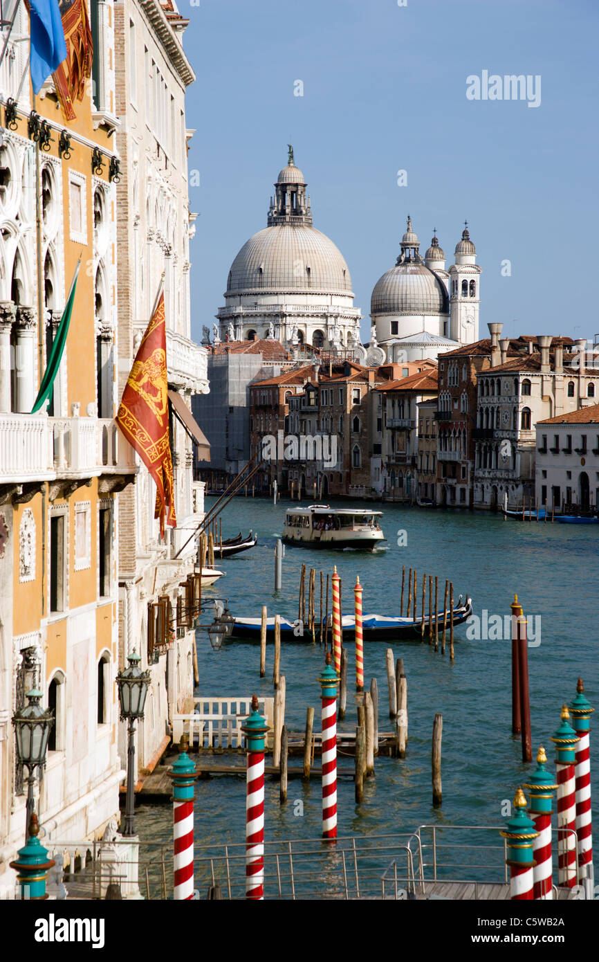 L'Italia, Venezia Canal Grande, Santa Maria della Salute in background Foto Stock