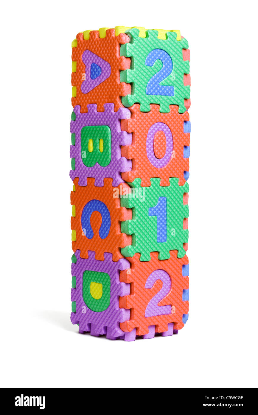 2012 Anno nuovo e ABCD colorato ad incastro dei blocchi di schiuma su sfondo bianco Foto Stock