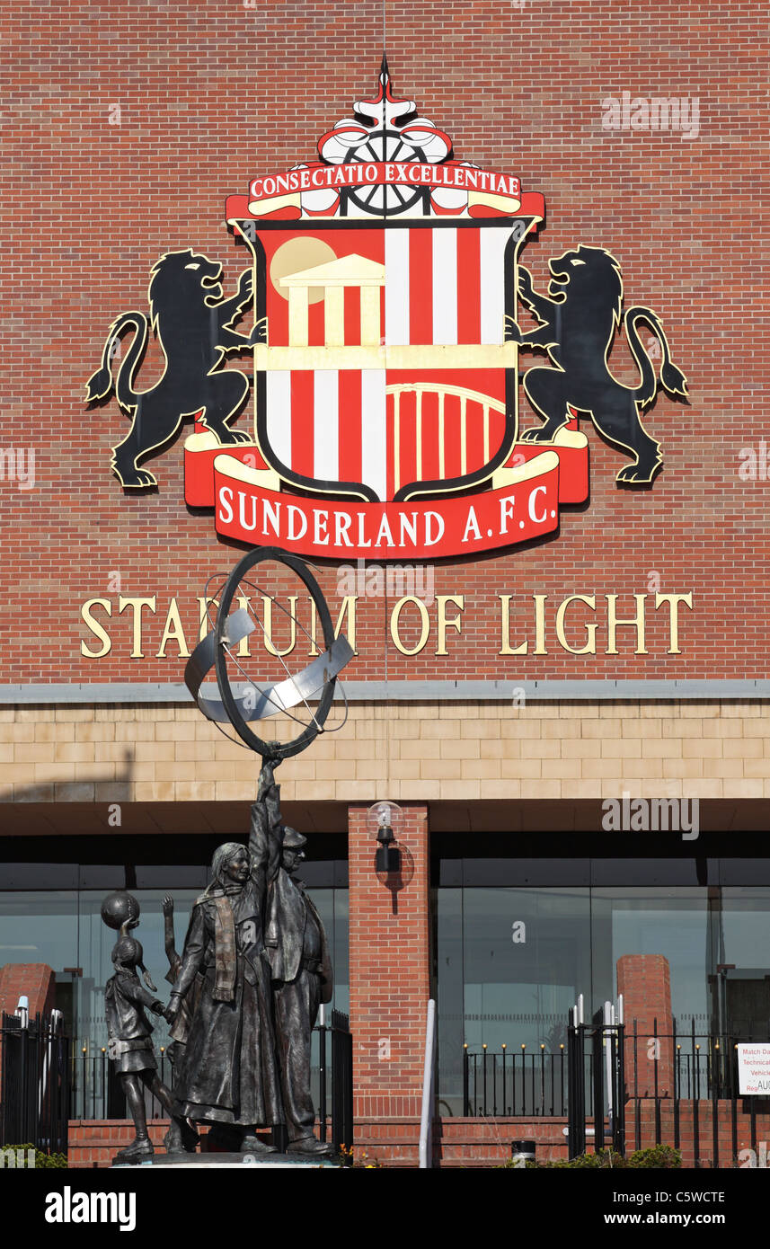 Sunderland piede palla crest del club presso lo stadio di luce, Tyne and Wear, North East England, Regno Unito Foto Stock