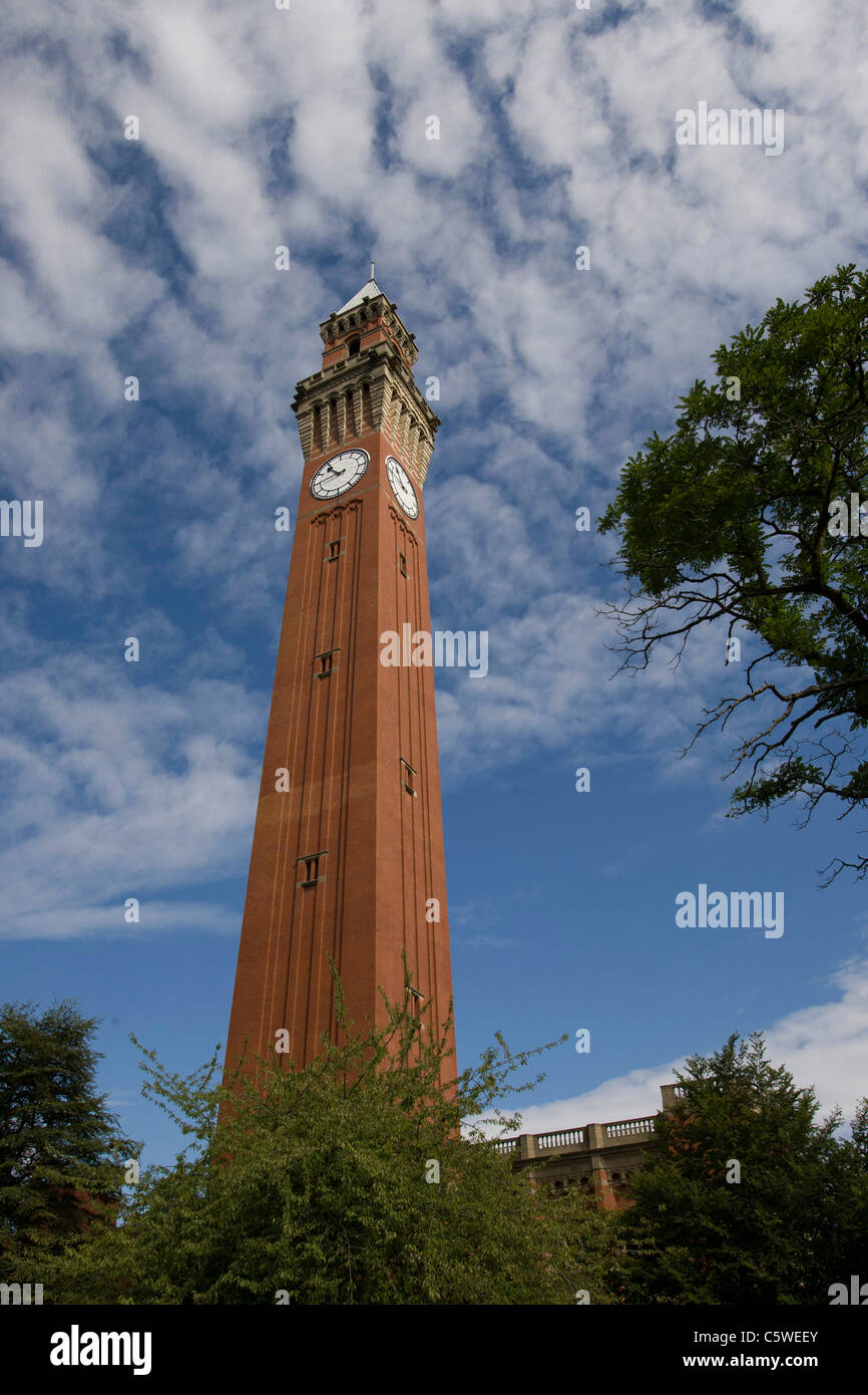 Università di Birmingham Clock Tower, chiamato "Vecchio Joe', 100 metri alto il più alto free standing torre dell orologio nel mondo. Foto Stock
