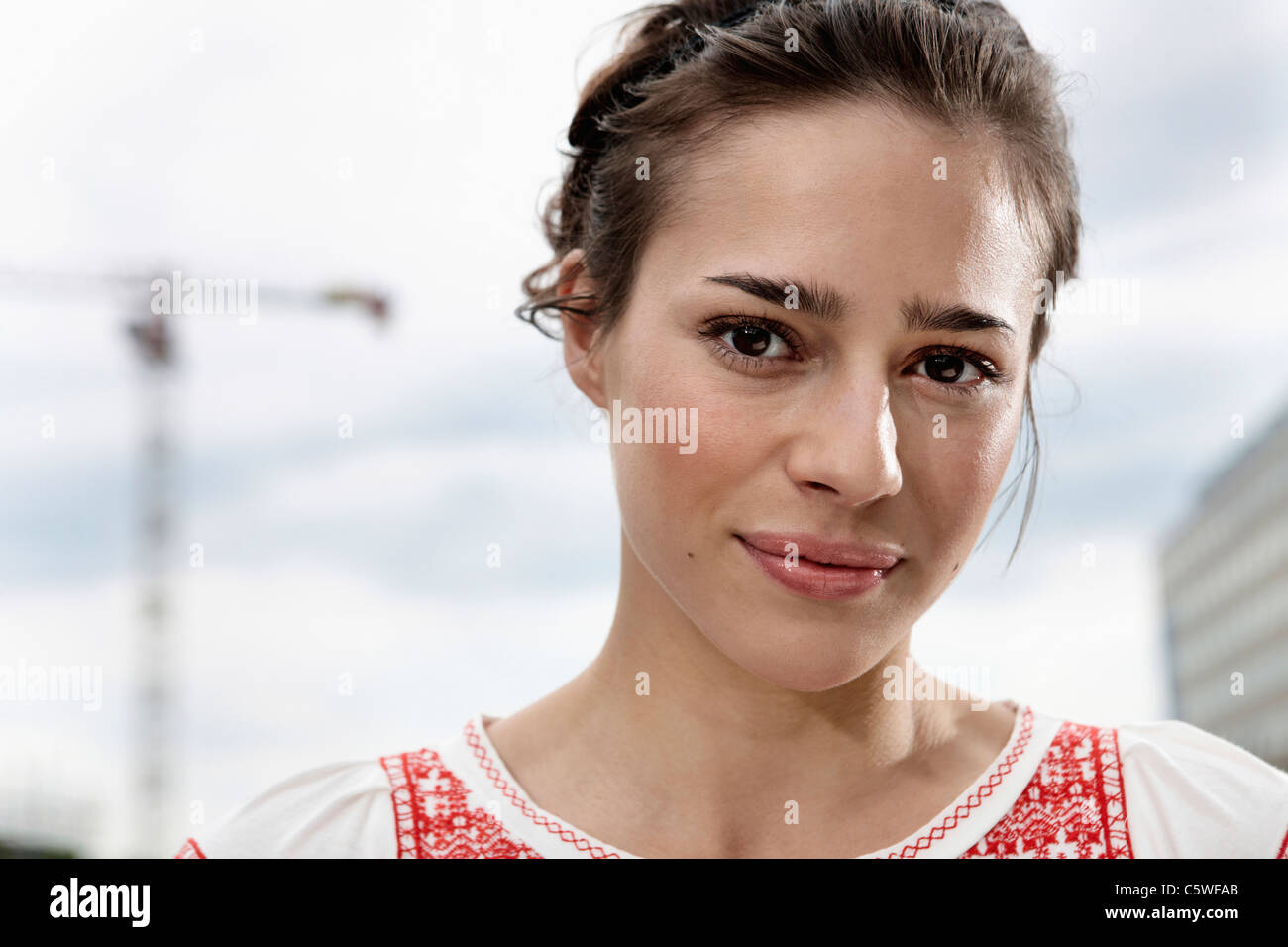 Germania, Berlino, Ritratto di una giovane donna, close-up Foto Stock