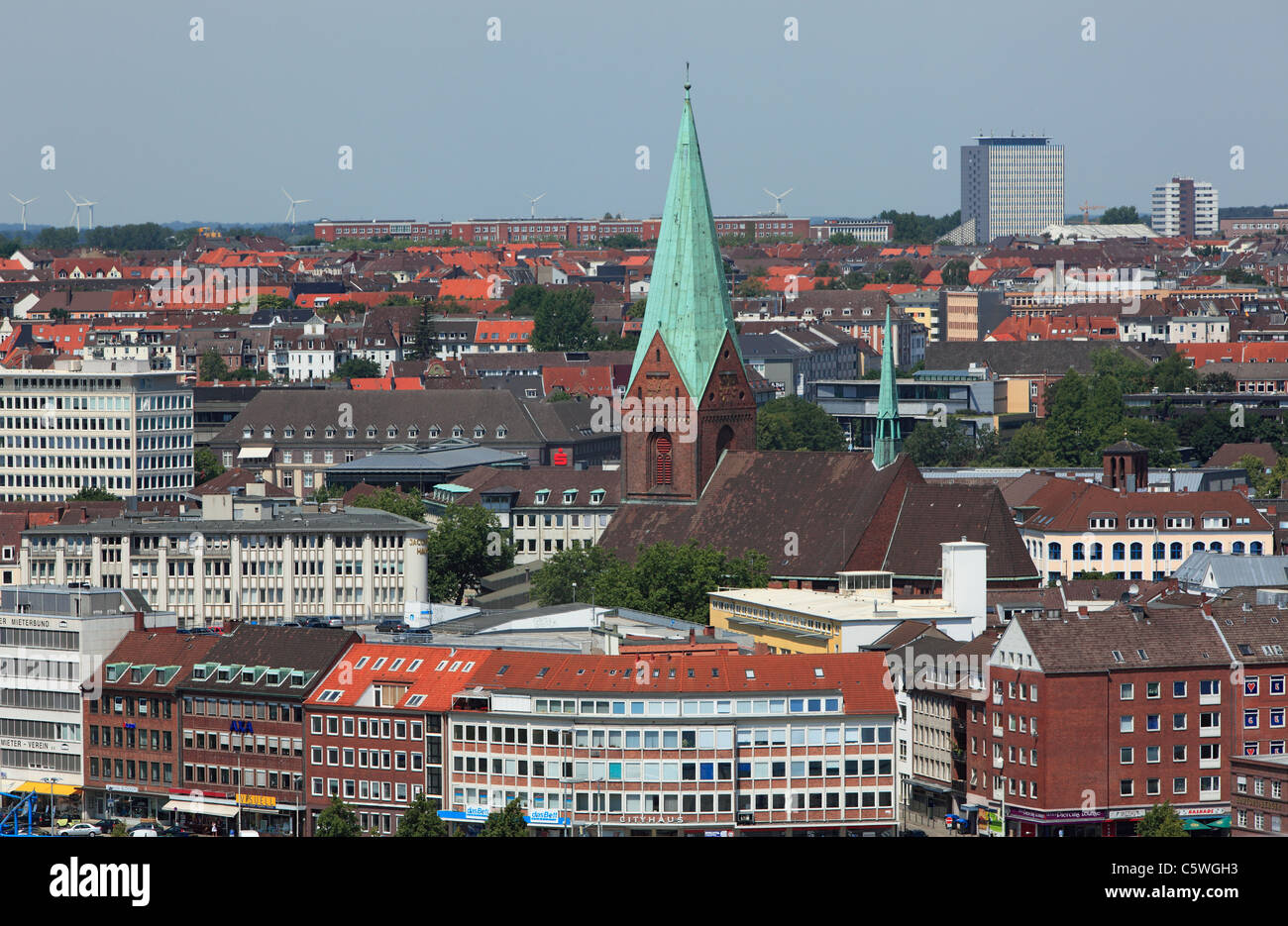 Panoramablick zum Stadtzentrum mit Nikolaikirche, Wohngebaeude und Buerohaeuser, Kiel, Kieler Foerde, Ostsee, Schleswig-Holstein Foto Stock