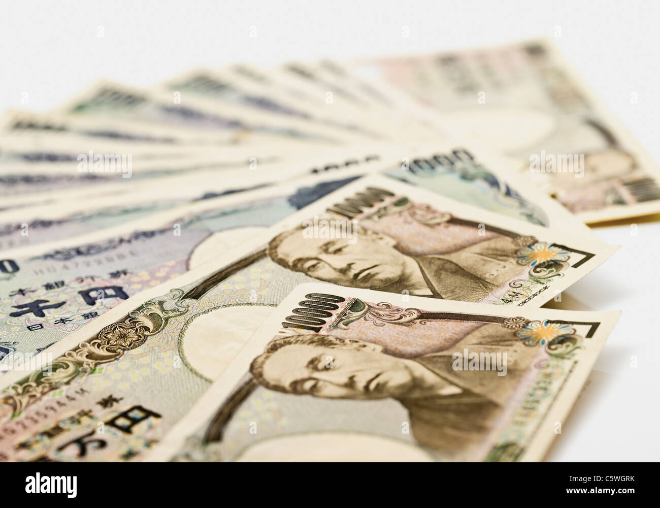 Yen giapponese note ventaglio contro uno sfondo bianco Foto Stock