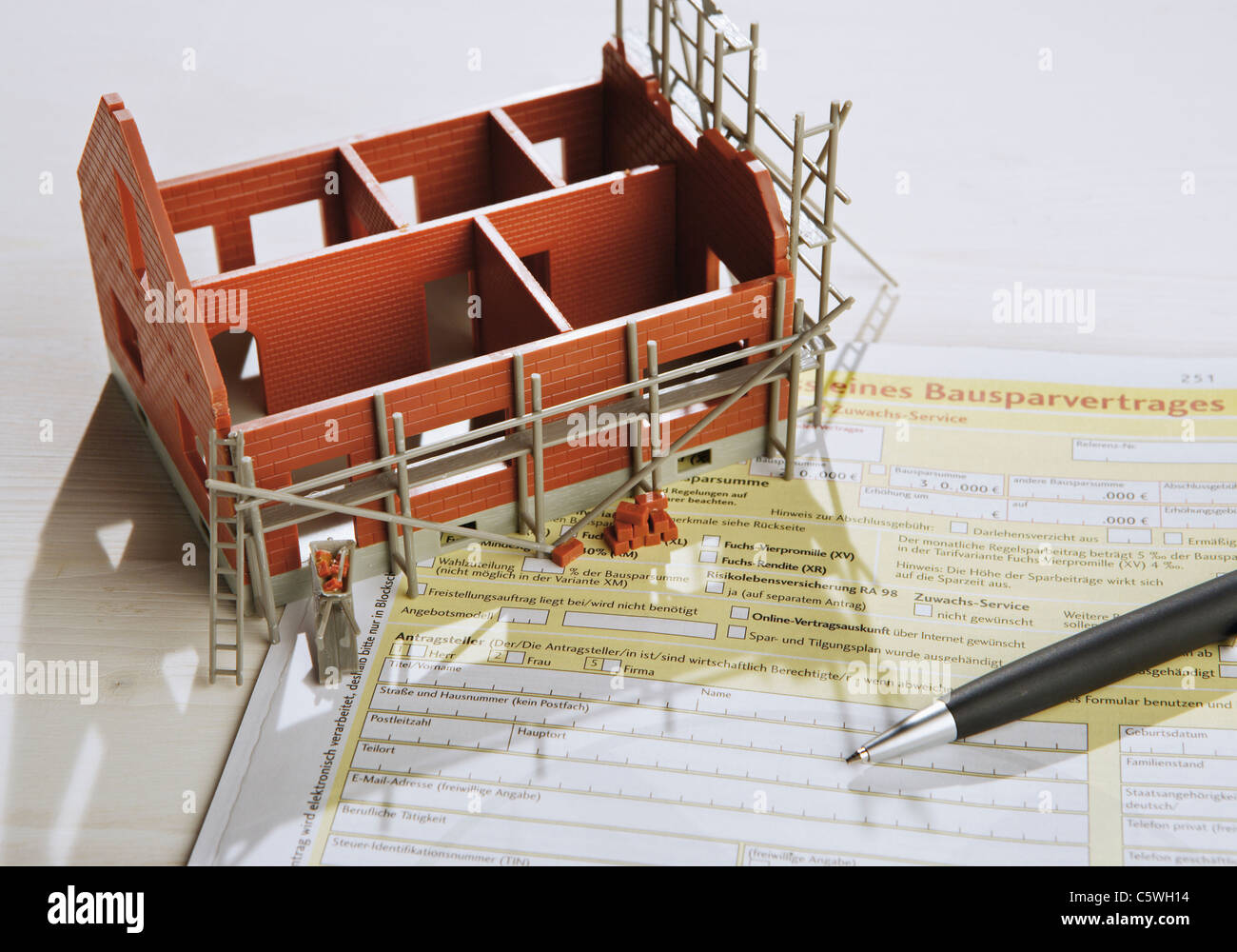 Modello di casa sulla costruzione di forma di prestito, close up Foto Stock