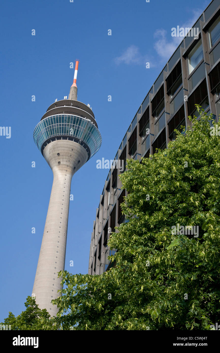 In Germania, in Renania del nord-Westfalia, Duesseldorf, Torre sul Reno Foto Stock