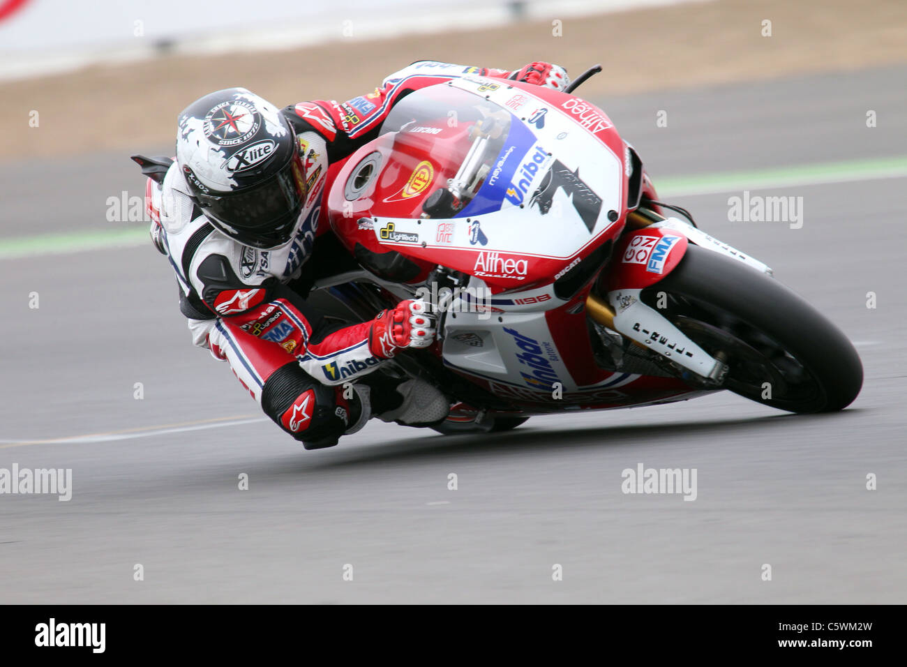 Vincitore della gara Carlos Checa esce dal Club durante WSB gara a Silverstone Foto Stock