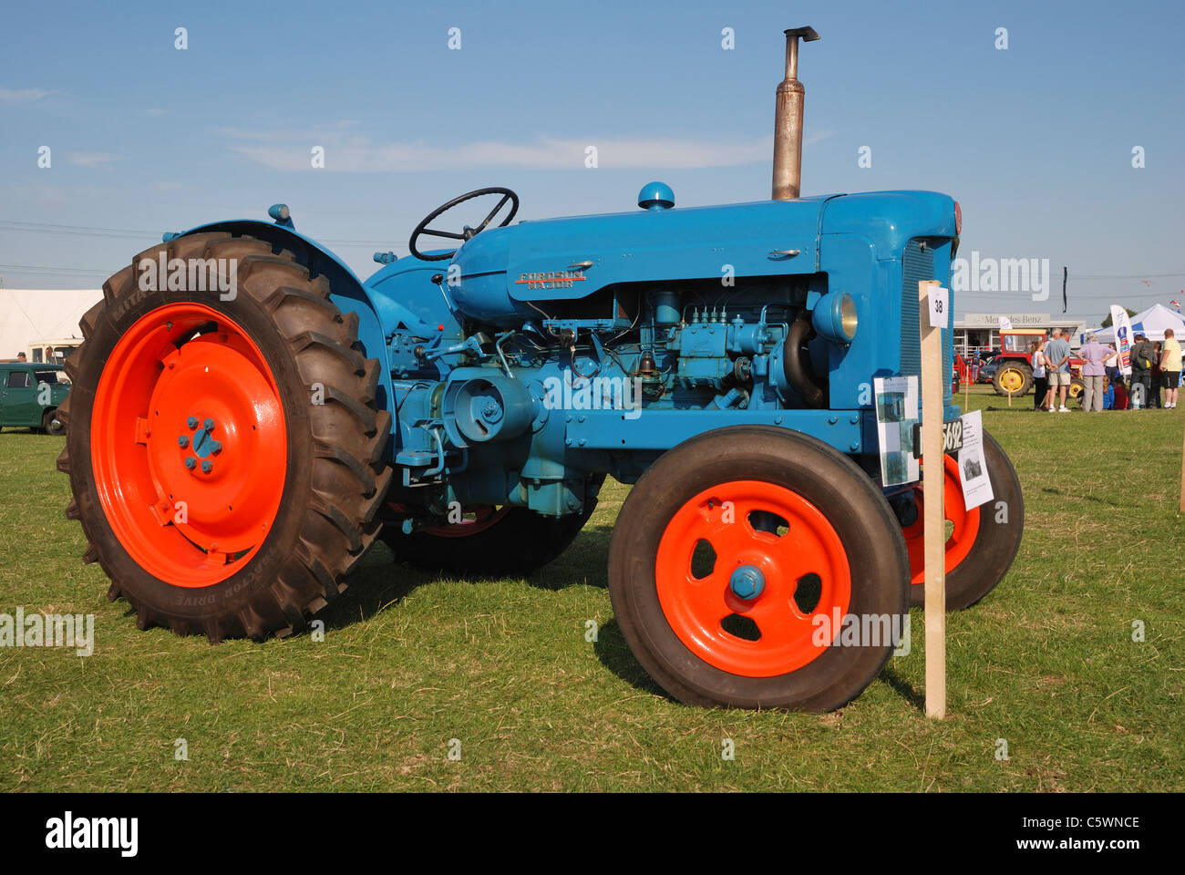 Un 1952 Ford grandi FP5692 trattore. Lincolnshire, Inghilterra. Foto Stock