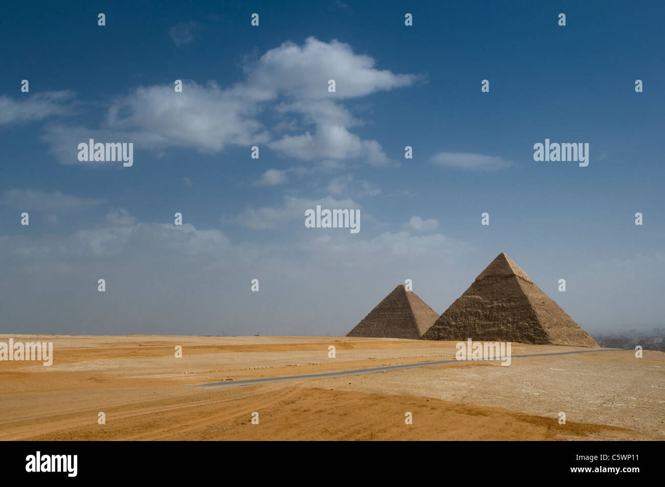 Piramidi di Giza Egitto Grande Piramide di Giza e la piramide di Khafre. Foto Stock