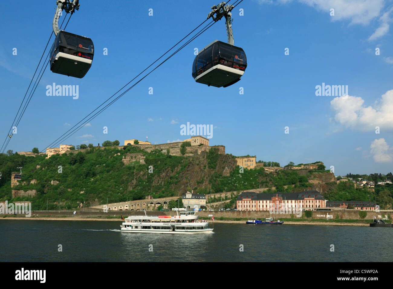 D-Koblenz, Reno e Mosella, Maifeld, Eifel, Hunsrueck, Westerwald, Renania-Palatinato, D-Koblenz-Ehrenbreitstein, Bundesgartenschau 2011, BUGA 2011, BUGA funivia sopra il Reno, Reno funivia, turisti Funivia Aerial Tram, gondola funivia betw Foto Stock