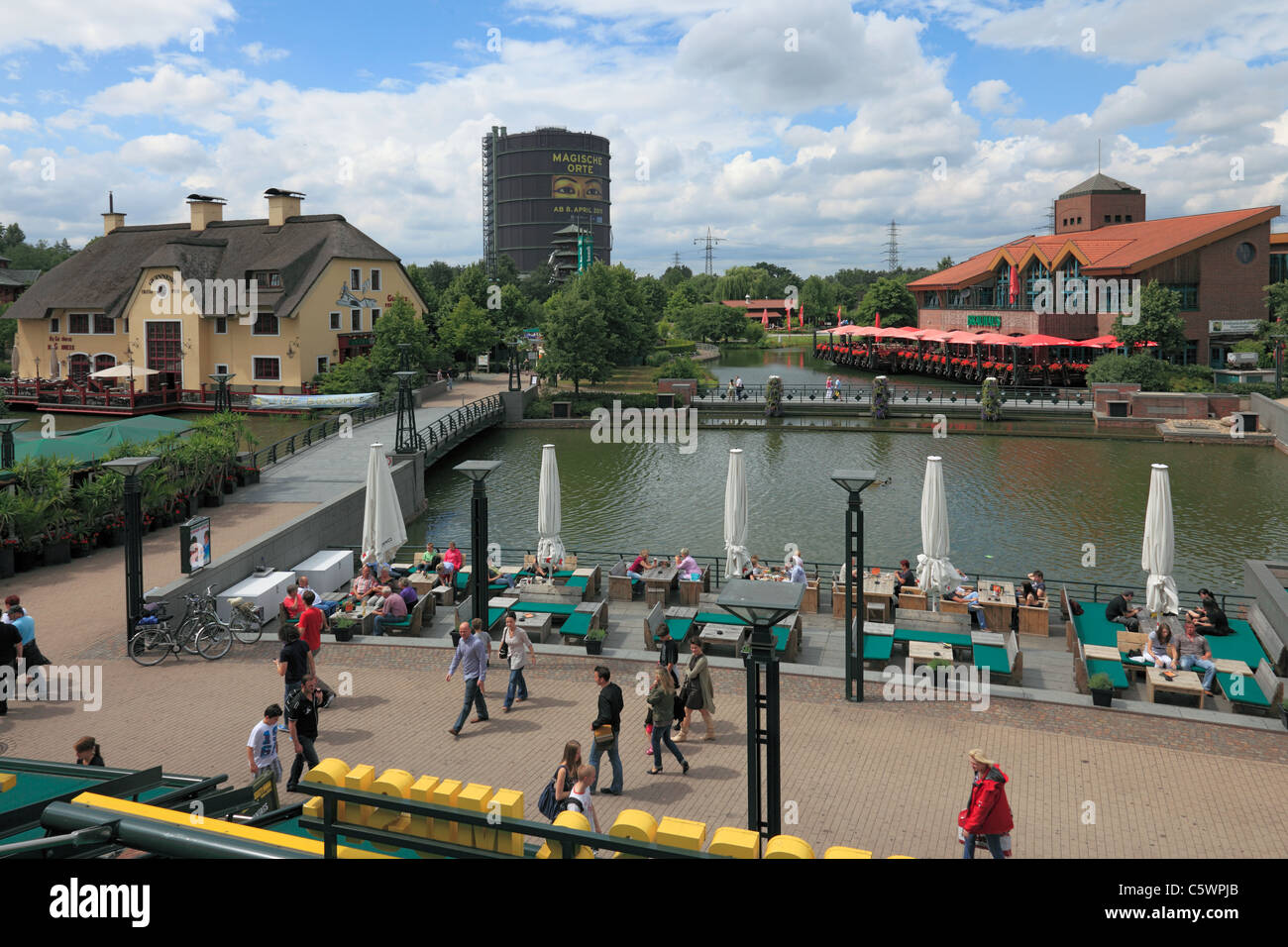 D-Oberhausen, la zona della Ruhr, Basso Reno, Renania settentrionale-Vestfalia, NRW, D-Oberhausen-Neue Mitte, Ruhr 2010, Capitale Culturale 2010, route del patrimonio industriale, il centro commerciale per lo shopping e il centro per il tempo libero di Centro, Promenade, elegante passeggiata per passeggiare, guesthouse Iri Foto Stock