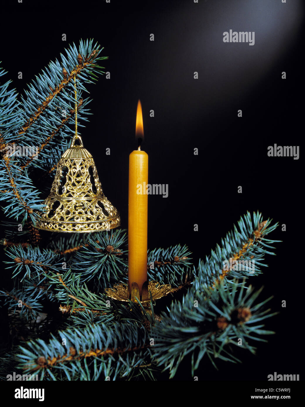 Immagini Di Natale Cristiane.La Religione Il Cristianesimo Festa Feste Natale Decorazione Di Natale Natale Composizioni Floreali Candela Bell Rami D Abete Foto Stock Alamy