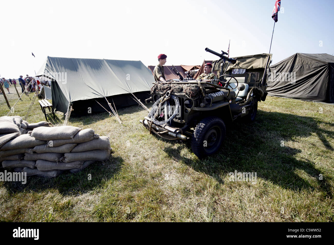 US Army JEEP & REINACTMENT BRITISH PARACADUTISTI II GUERRA MONDIALE storico di visualizzazione 03 Luglio 2011 Foto Stock