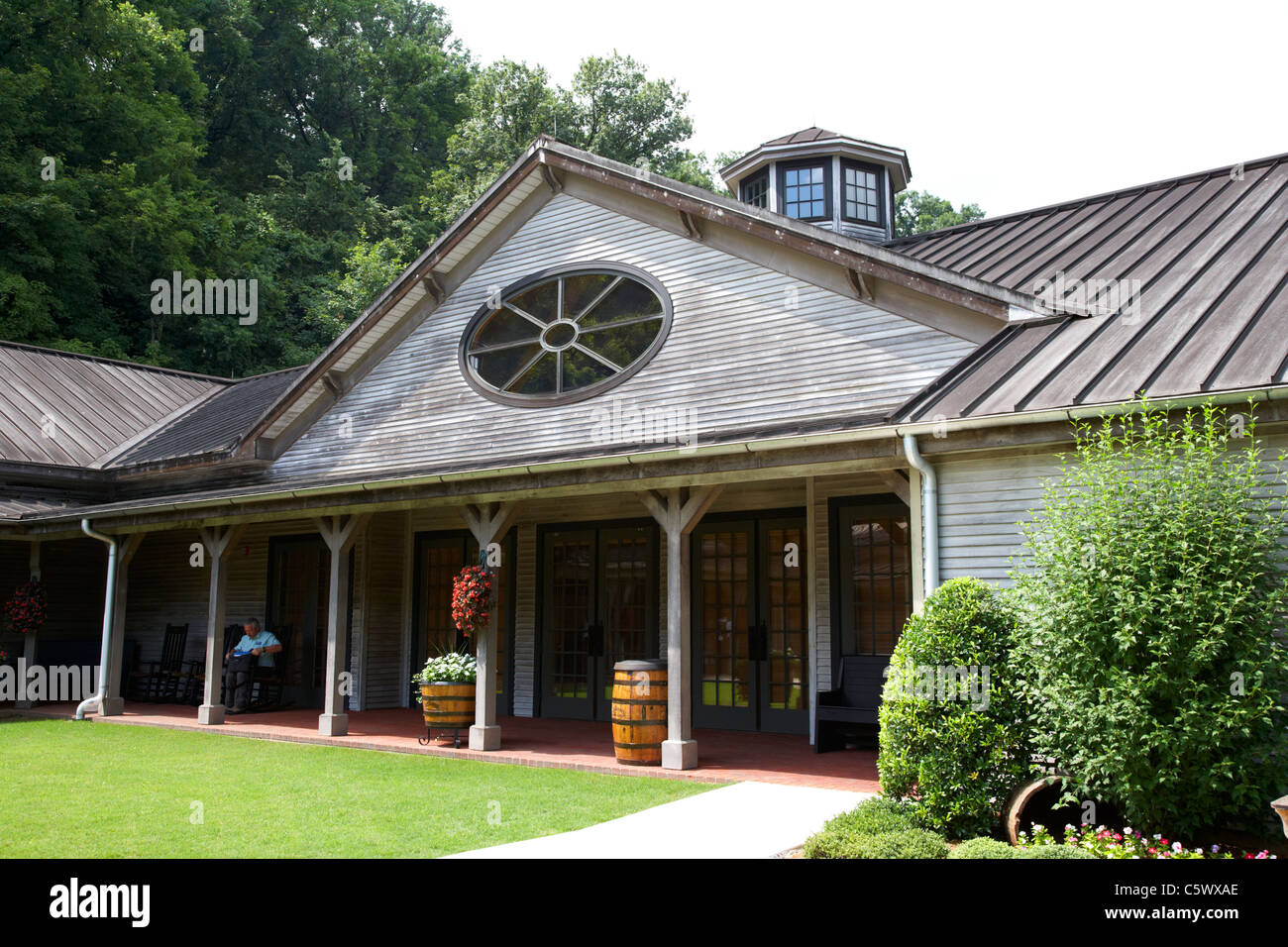 Esterno del centro visitatori jack daniels distillery Lynchburg , Tennessee , Stati Uniti Foto Stock