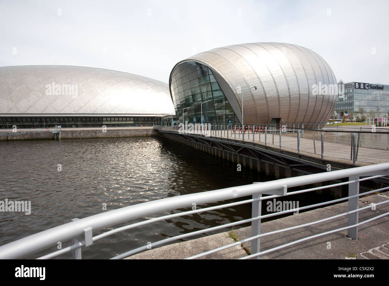 Il Glasgow Science Centre attrazione turistica situata sulla sponda meridionale del fiume Clyde a Glasgow, Scozia.Foto:Jeff Gilbert Foto Stock