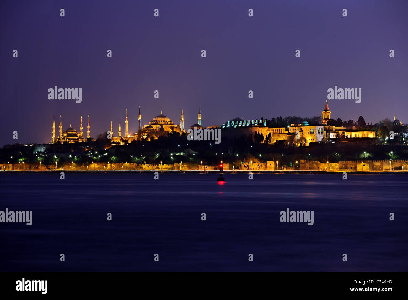 Da sinistra a destra la Moschea Blu (Sultanahmet Camii), Hagia Sophia e Palazzo Topkapi. Istanbul, Turchia Foto Stock