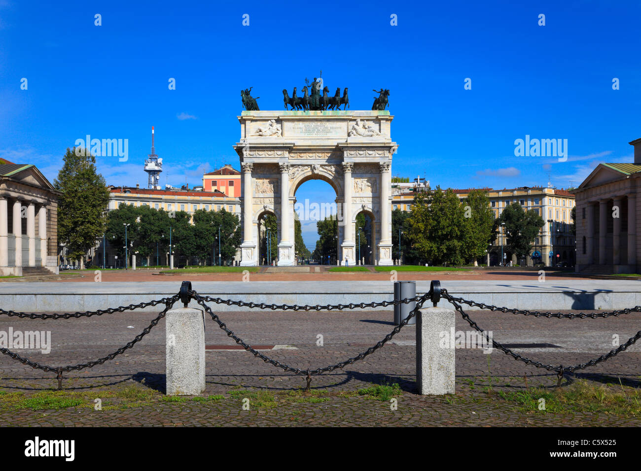 Vista frontale di Arco della Pace in Parco Sempione Foto Stock