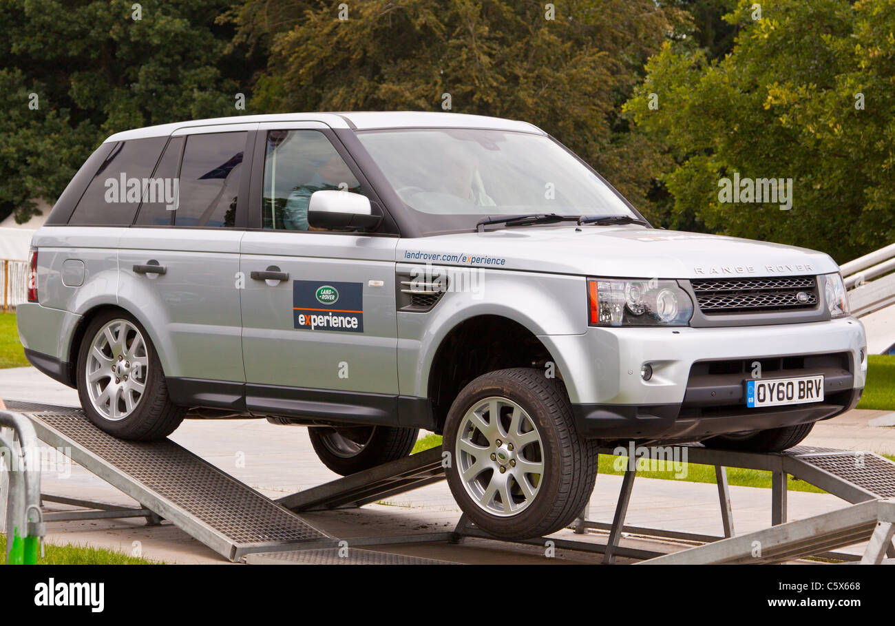 Range Rover impresa esperienza di visualizzazione al Goodwood Festival della velocità Foto Stock