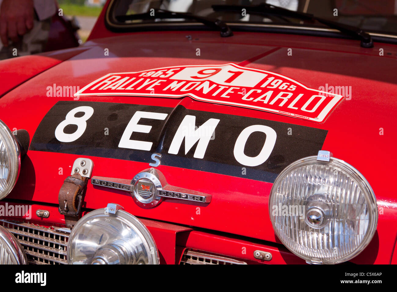 Red Mini dagli anni sessanta che hanno gareggiato per il Rally di Monte Carlo. Foto Stock