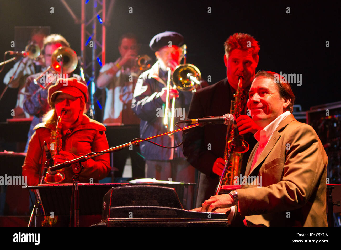 Jools Holland e la sua rhythm and blues orchesra performanti a Wickham festival 2011 Foto Stock
