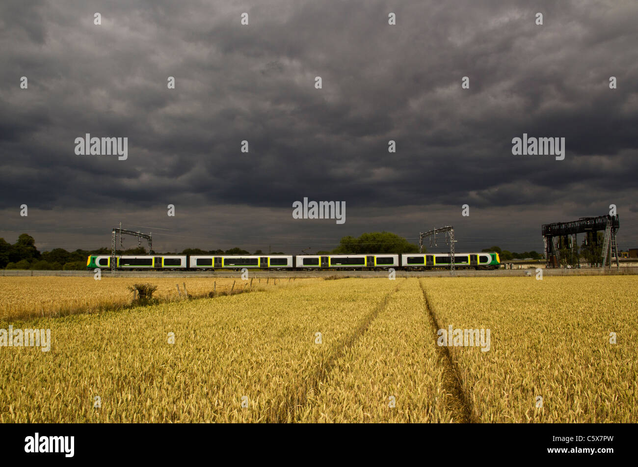 A Londra Midland classe 350 UEM passa Comberford, Tamworth. 13 luglio 2011. Foto Stock