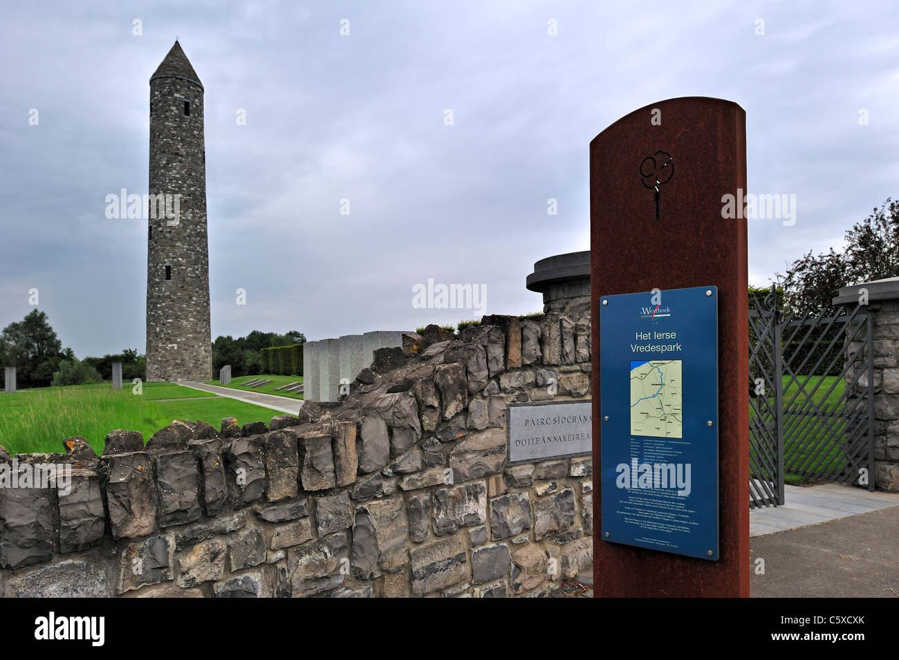 Il WW1 isola dell' Irlanda il Parco della Pace e Torre irlandese della pace, guerra mondiale uno 14-18 sito a Mesen, Belgio Foto Stock