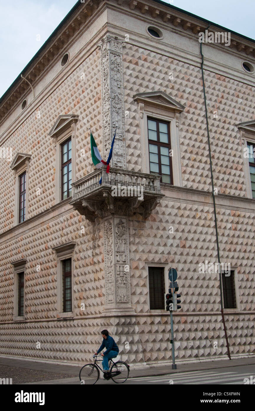Palazzo dei Diamante, Este, l'ex Palazzo dei Diamanti, oggi ospita la Pinacoteca Nazionale Museo di arte a Ferrara. Foto Stock