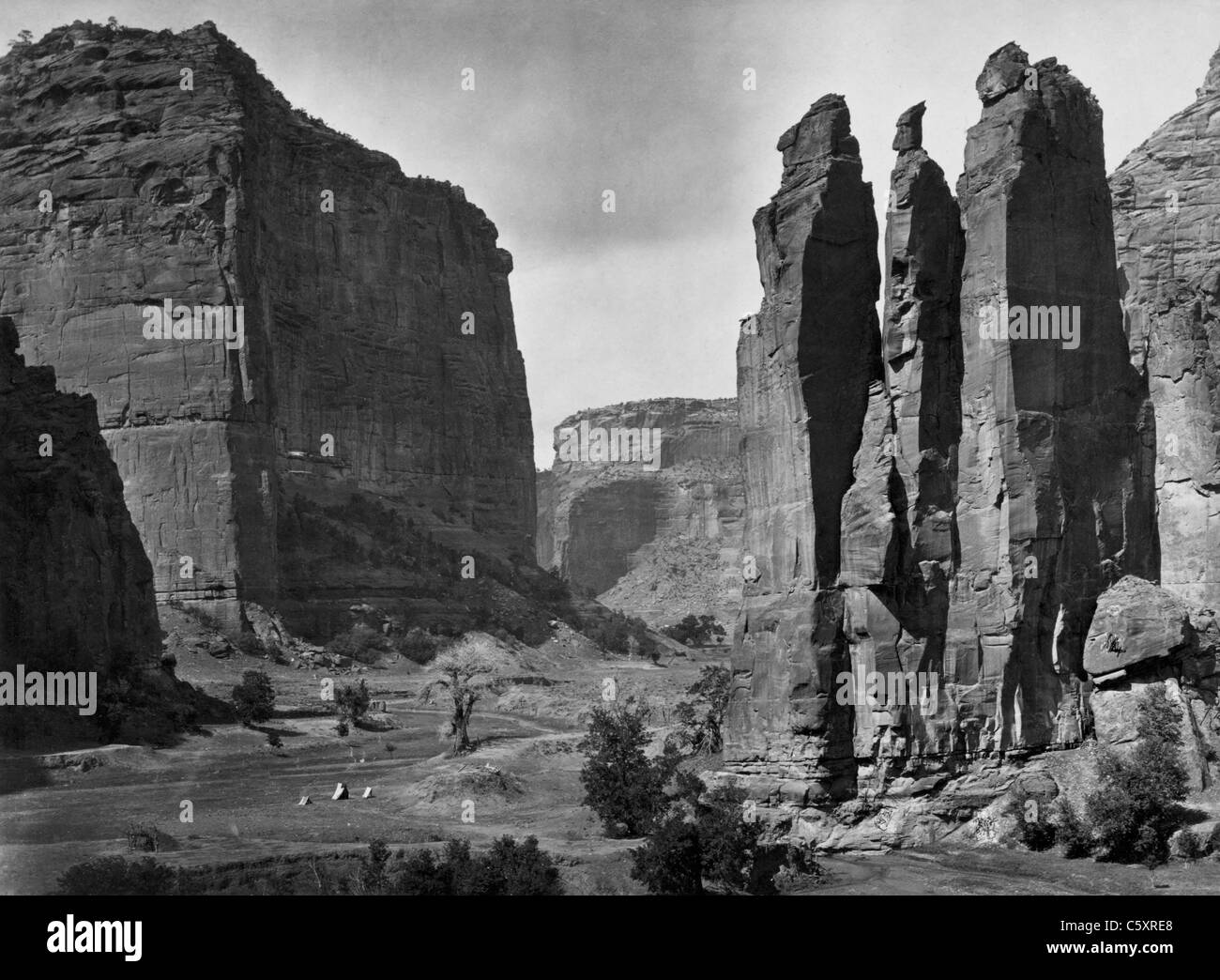 Cañon de Chelle. Pareti del Grand Cañon circa 1200 metri in altezza, circa 1873 Foto Stock