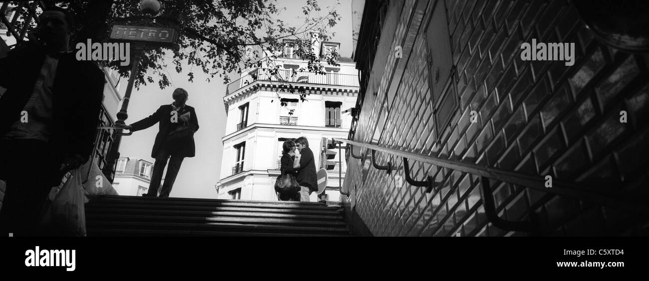 Una scena di strada alla metropolitana di Parigi di Odeon. Parigi, Francia. Foto Stock