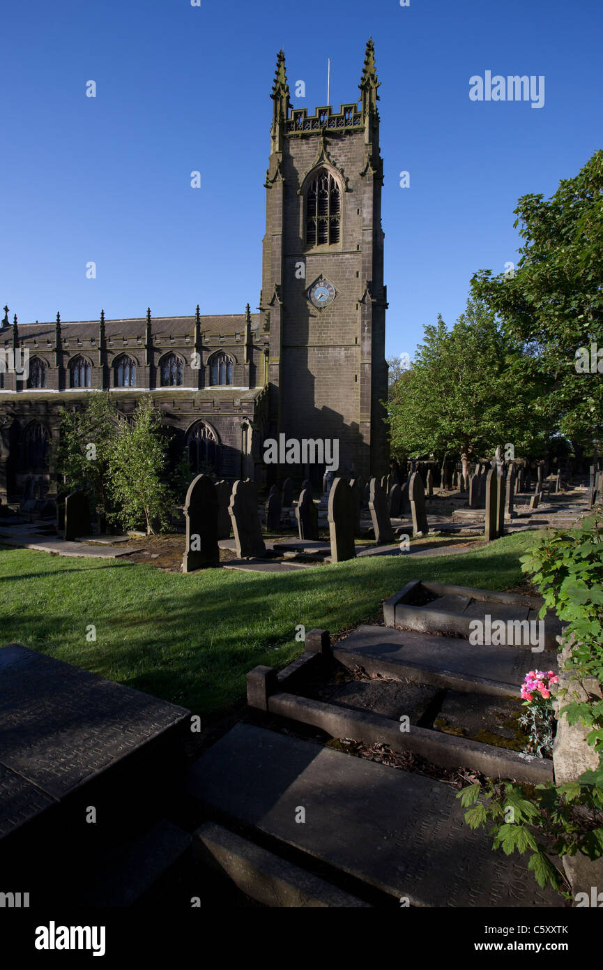 La chiesa parrocchiale di Heptonstall, San Tommaso Apostolo, completata nel 1854 per sostituire l'adiacente XI secolo la chiesa. Foto Stock