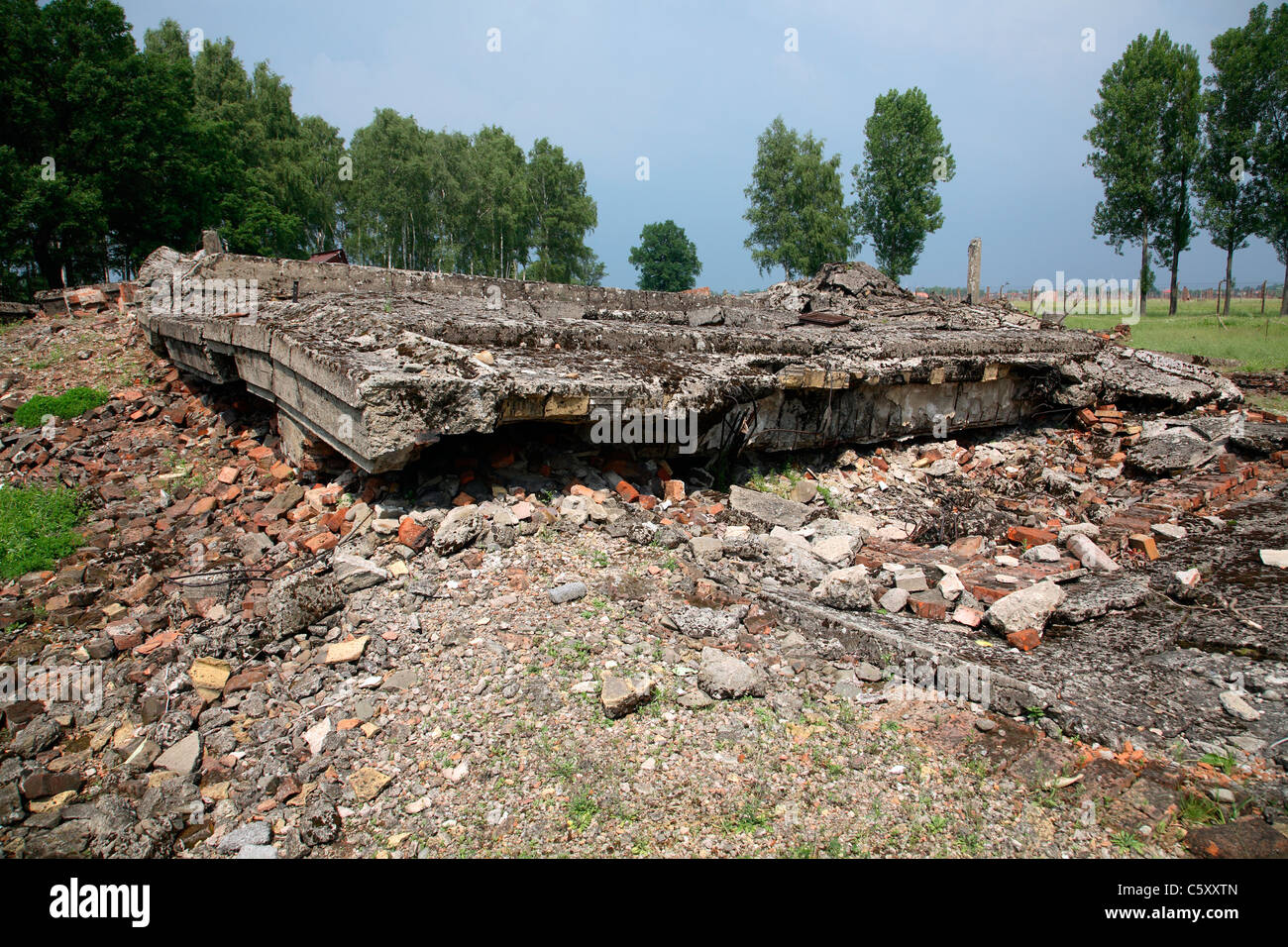 Auschwitz Birkenau la camera a gas e crematorio III Foto Stock