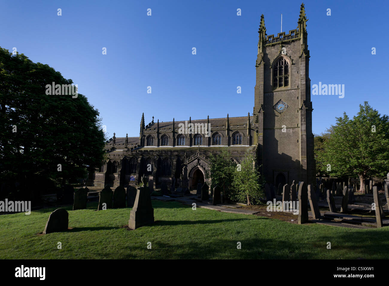 La chiesa parrocchiale di Heptonstall, San Tommaso Apostolo, completata nel 1854 per sostituire l'adiacente XI secolo la chiesa. Foto Stock