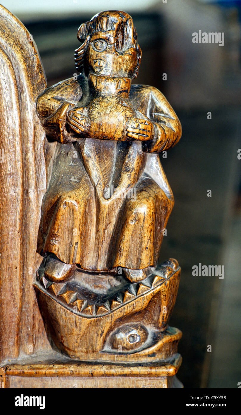 Thornham, Norfolk. Medievale banco fine, sette peccati capitali, ubriachezza e ganasce dell'Inferno Inghilterra Inglese Regno Unito di sculture in legno di incisioni Foto Stock