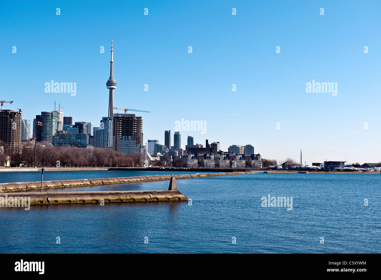 Vista sulla Torre CN, il centro città e il lago Ontario in Canada Toronto Foto Stock
