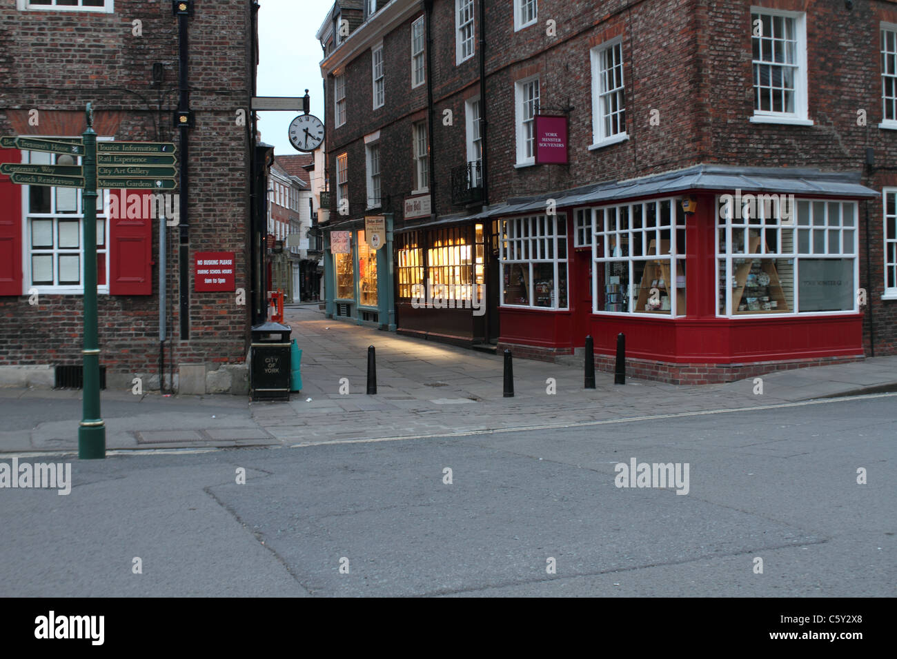 York Street n. persone strada vuota Foto Stock