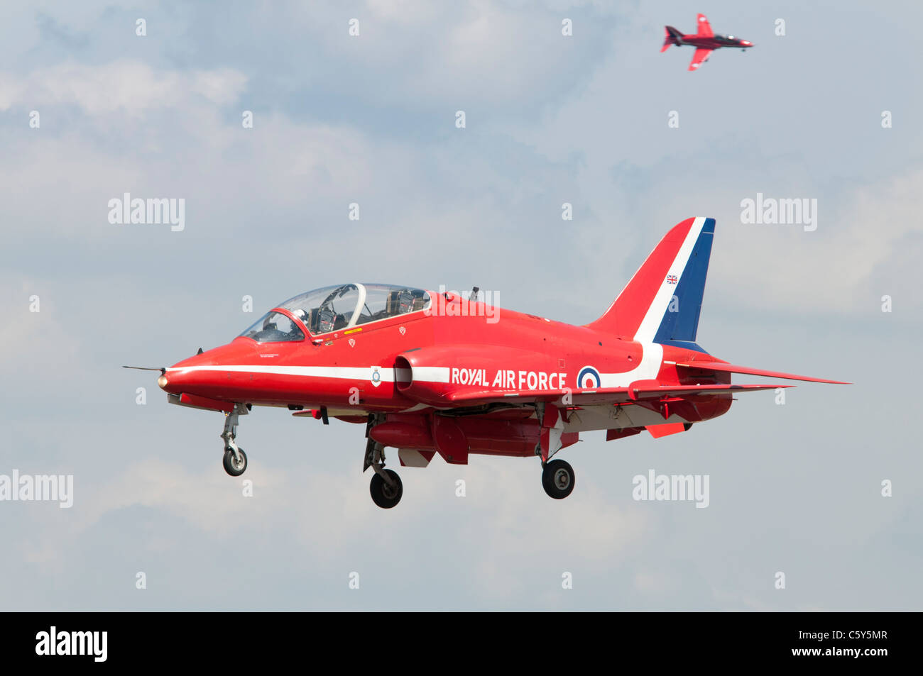 British Aerospace Hawk T1 jet trainer della Royal Air Force aerobatic team display frecce rosse nella finalissima a terra a Fairford Foto Stock