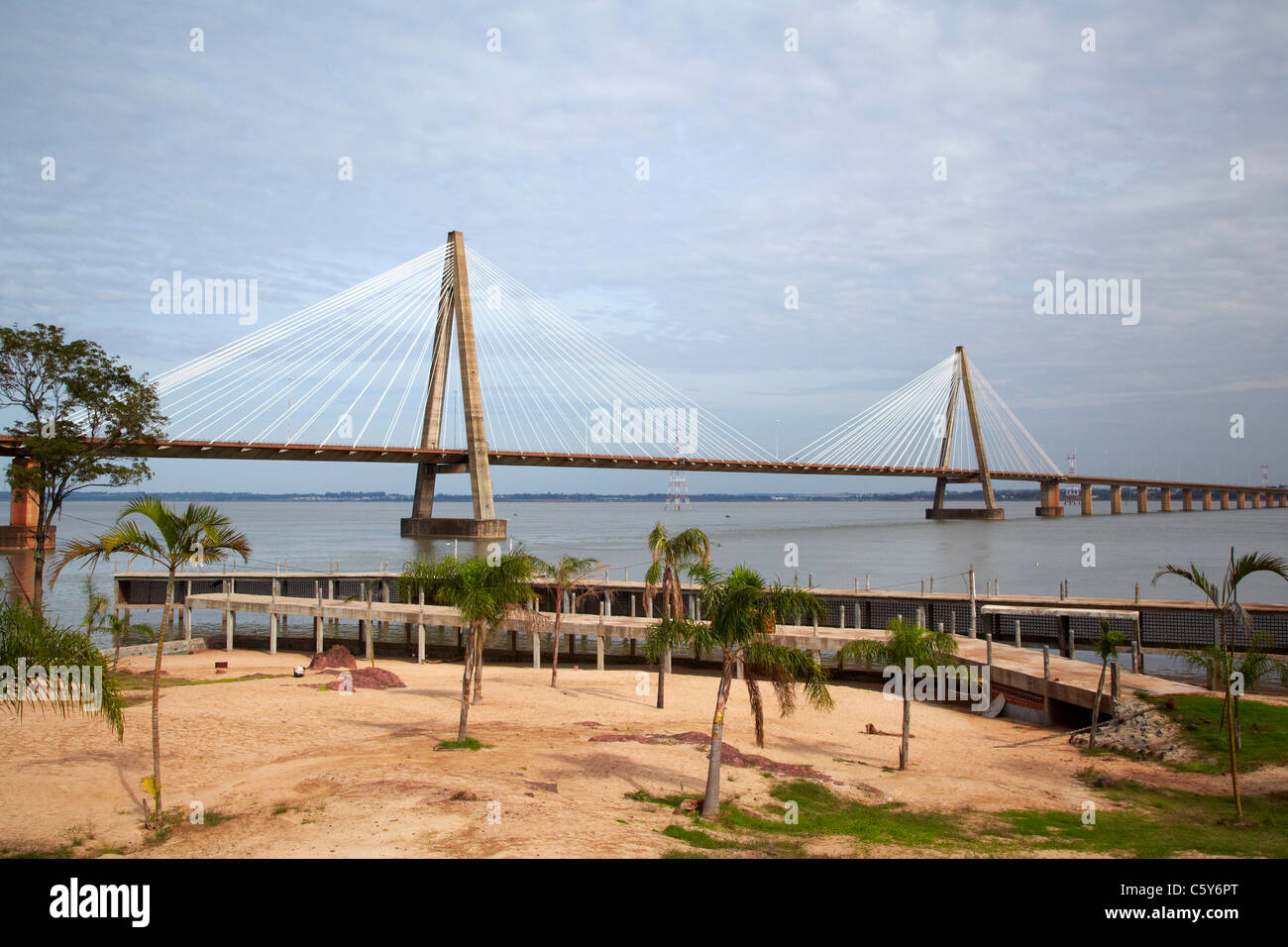 San Roque González de Santa Cruz Ponte sul Fiume Parana, Encarnacion, Paraguay Foto Stock
