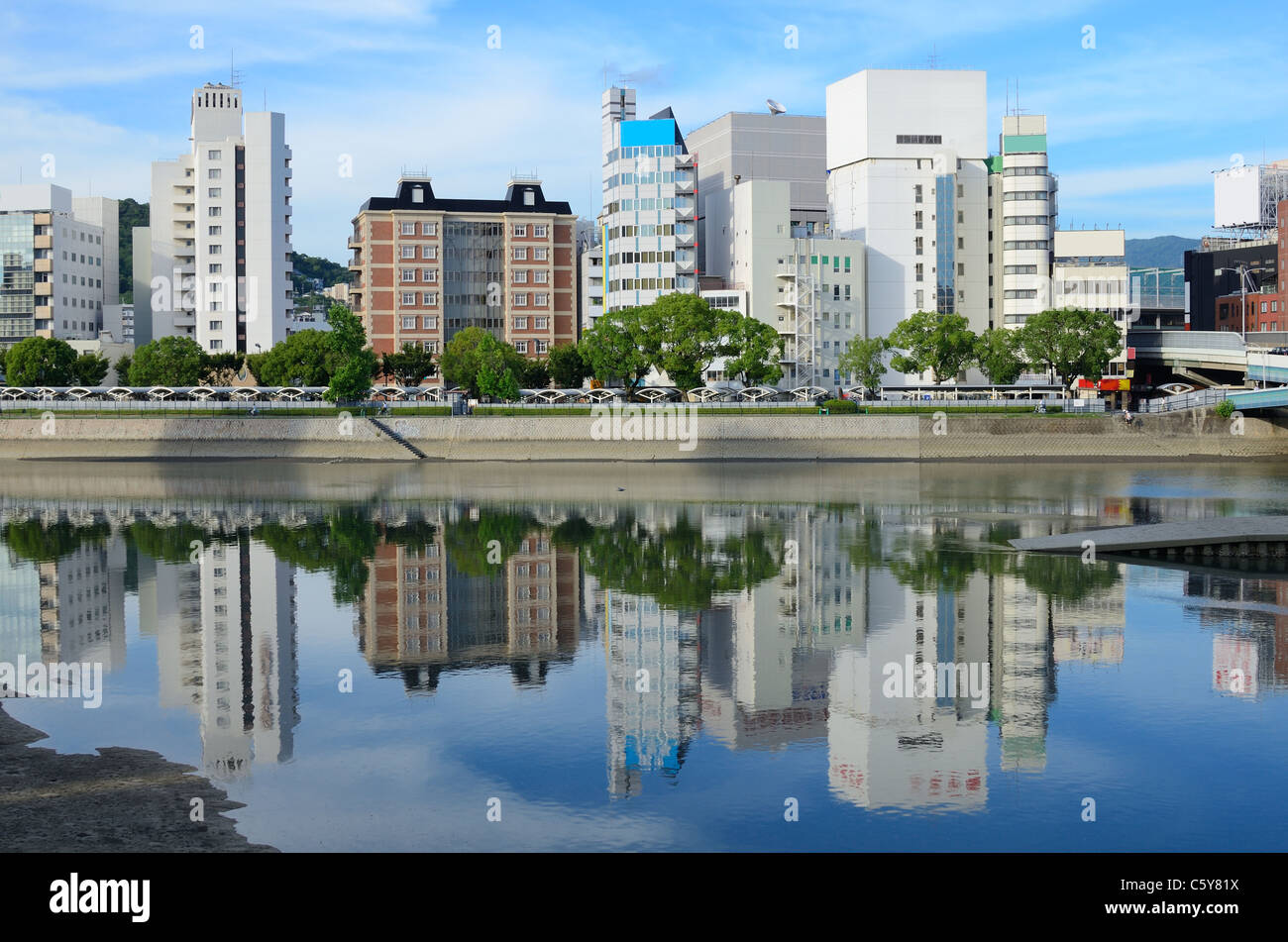 Paesaggio lungo il fiume Otagawa a Hiroshima, Giappone. Foto Stock