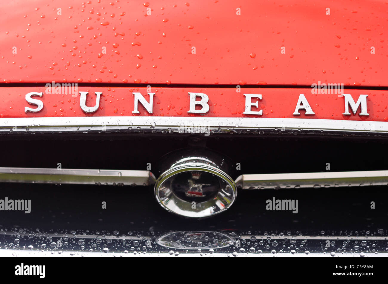 Cofano motore e radiatore cromato emblema di un classico Sunbeam motor car Foto Stock
