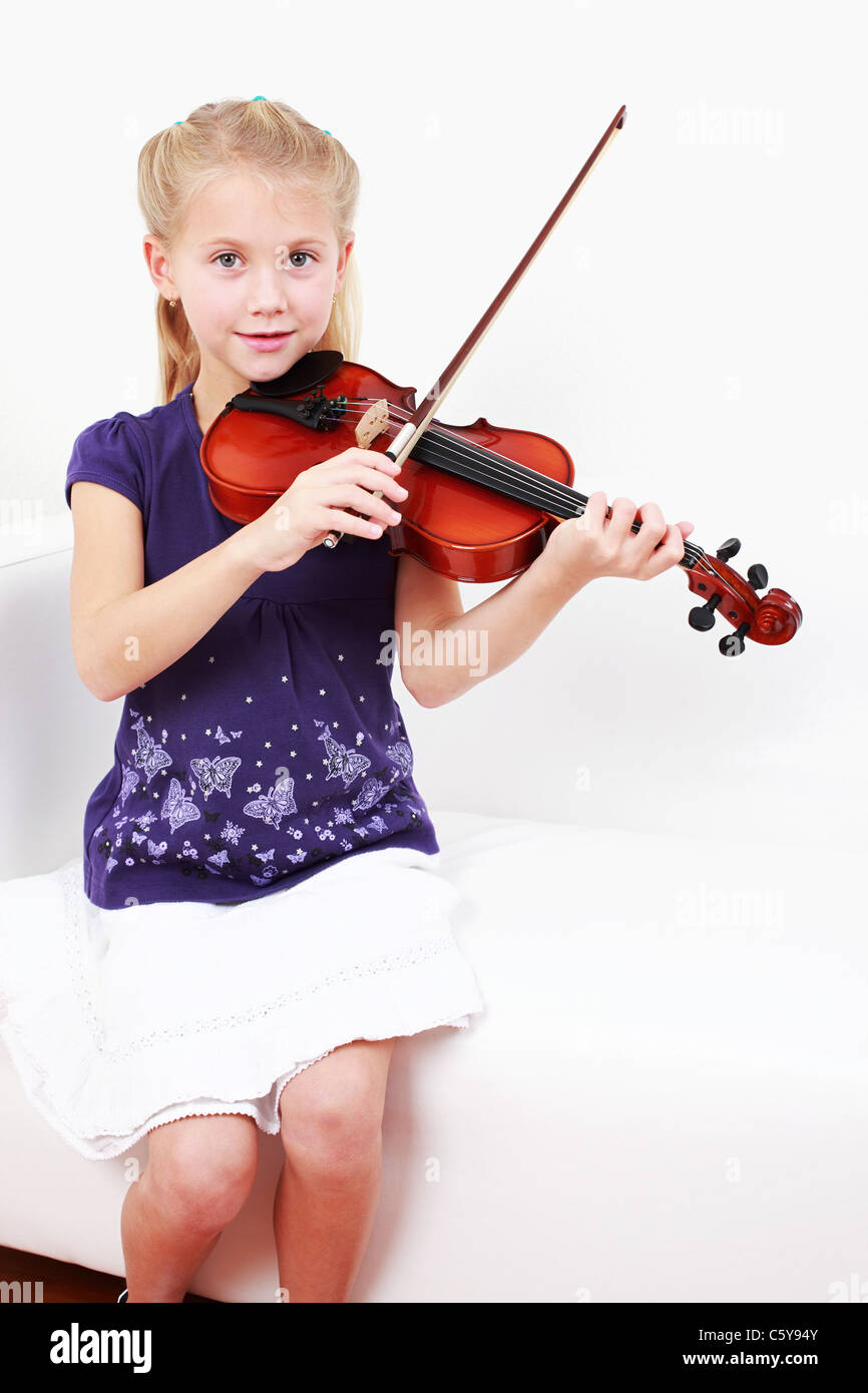 Violino bambini bambino immagini e fotografie stock ad alta risoluzione