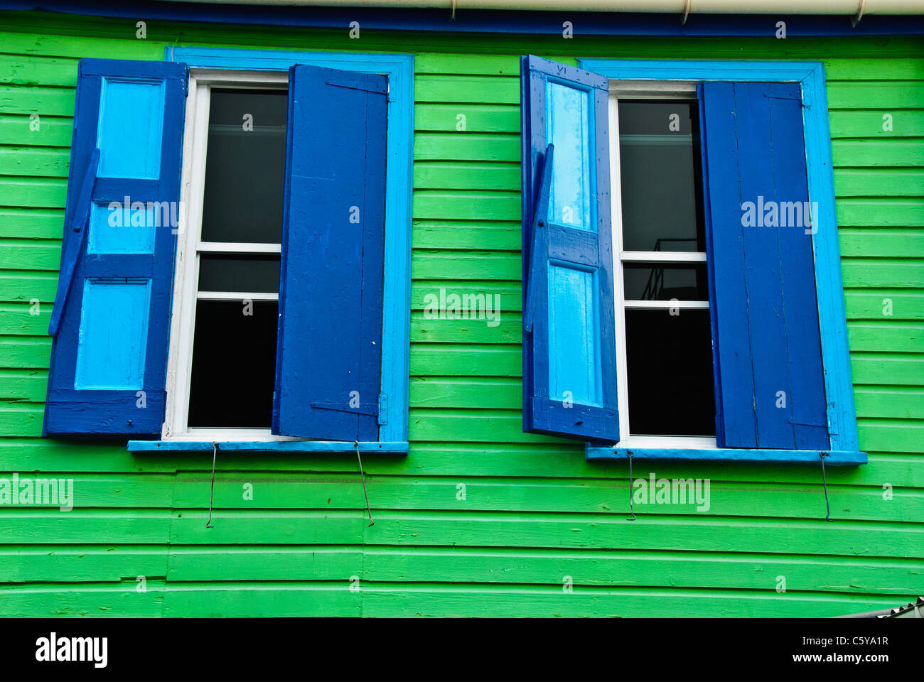 Edificio colorato, St. Johns, Antigua Foto Stock