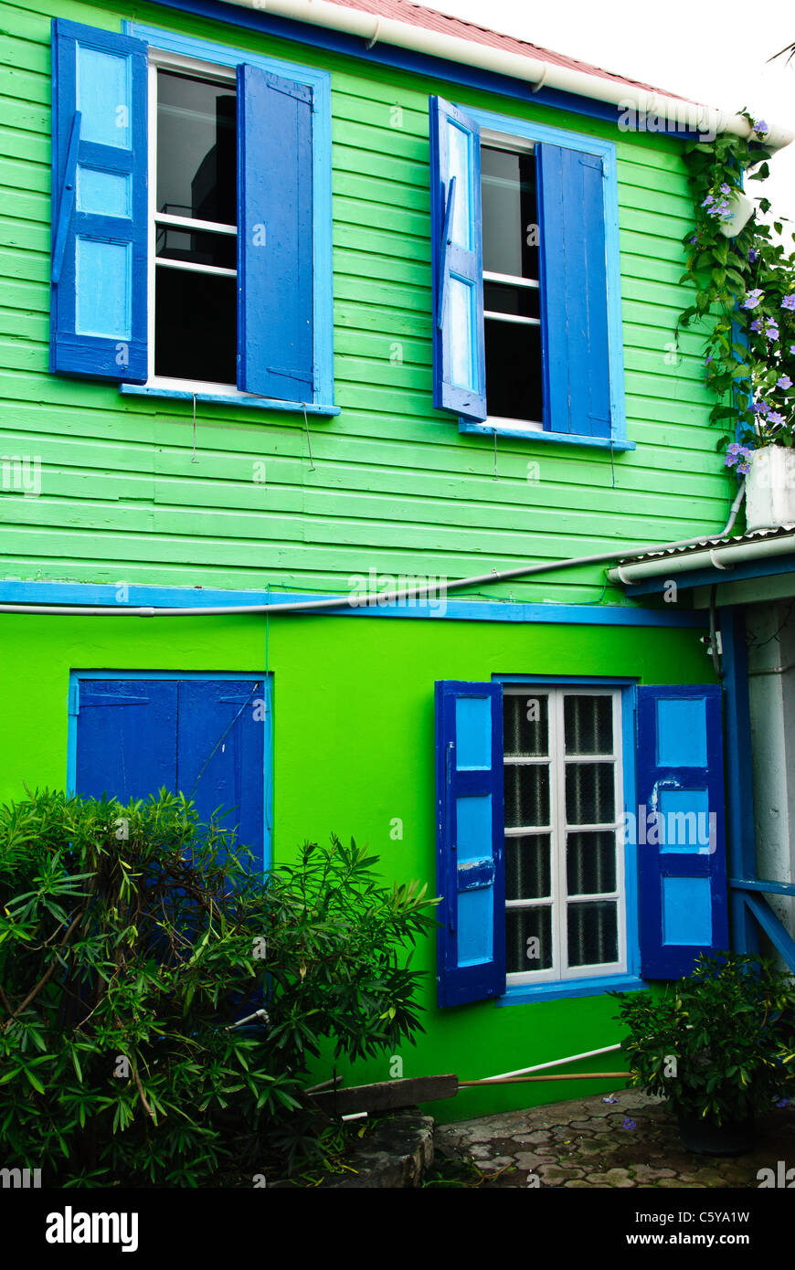 Edificio colorato, St. Johns, Antigua Foto Stock