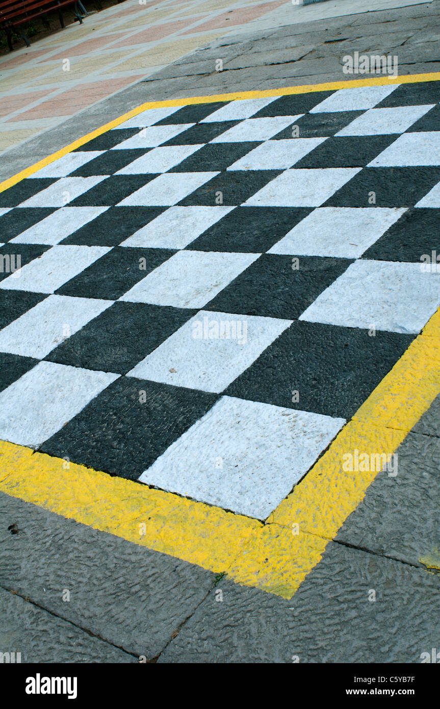 Piattaforma di scacchi sulla flore Foto Stock