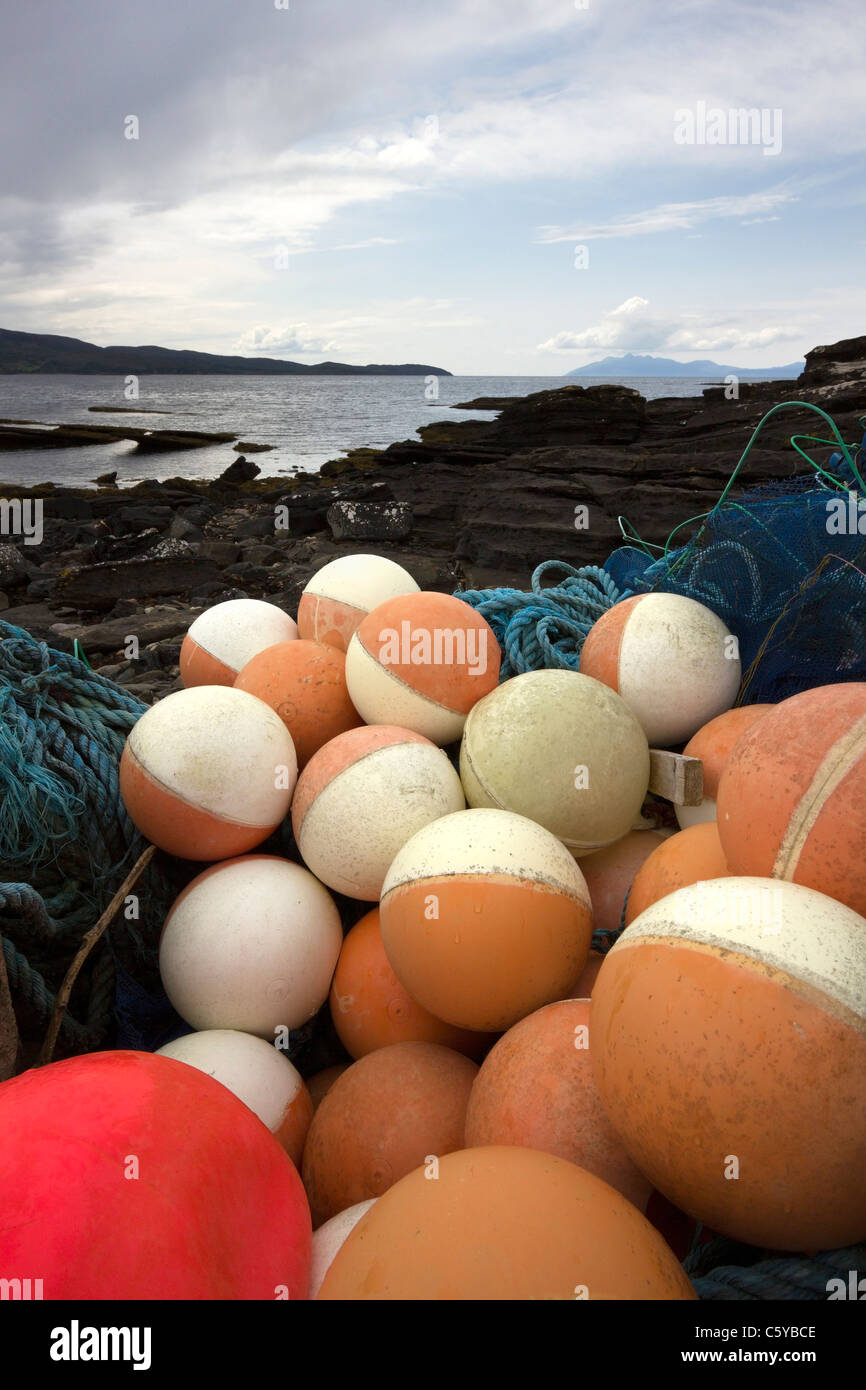 Scartata la pesca galleggianti e le reti si è incagliata sull'Isola di Skye in Scozia, Regno Unito Foto Stock