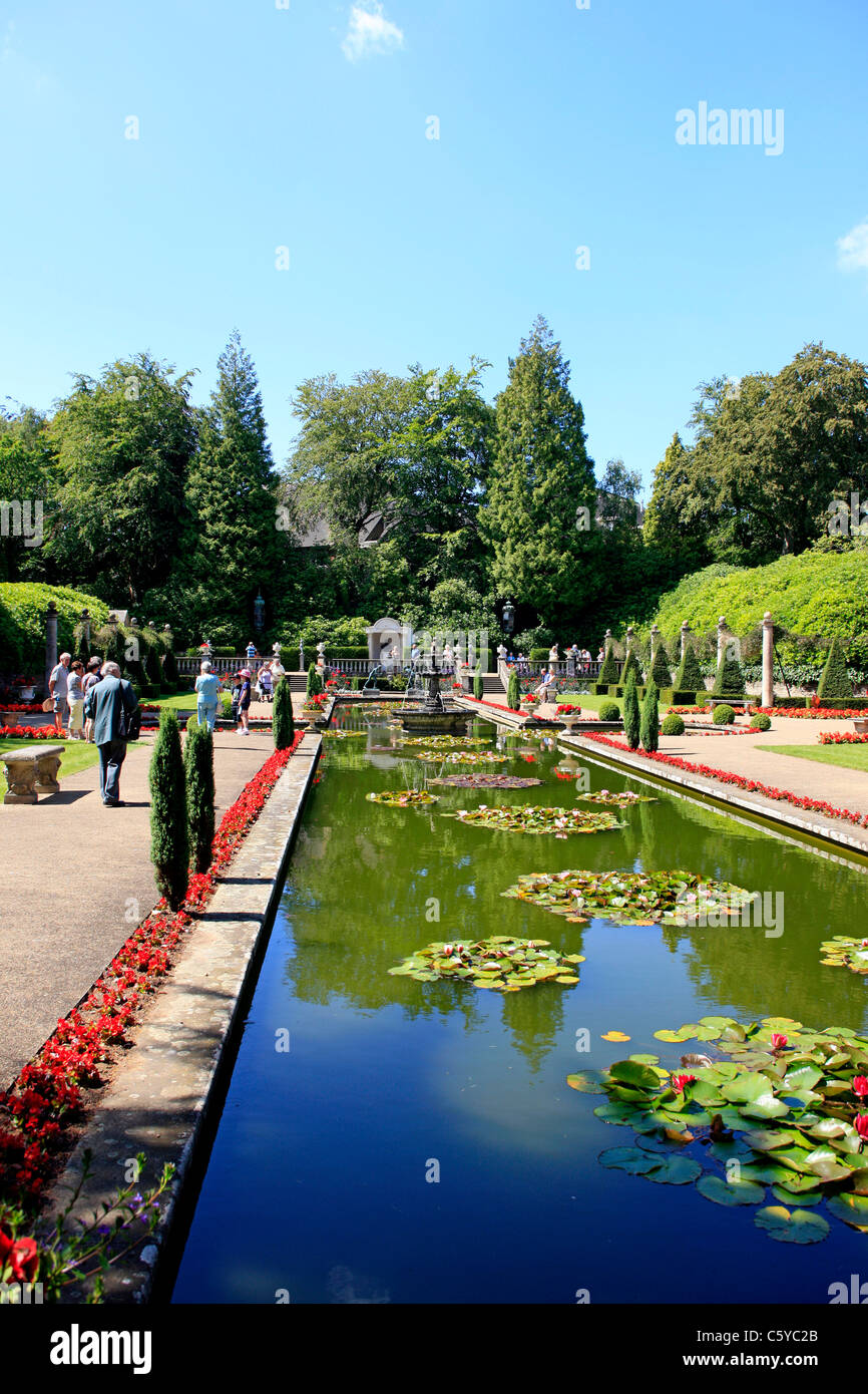 Il Grand giardini italiani a Compton Acres nel Dorset Inghilterra Foto Stock