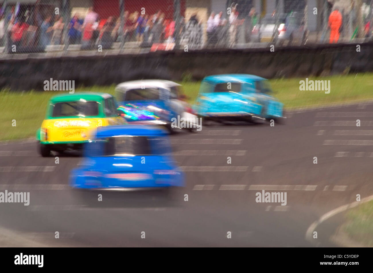 Minis, corse e sport evento auto, Castle Combe circuito, Castle Combe, Wiltshire, Cotswolds, England, Regno Unito, Europa Foto Stock